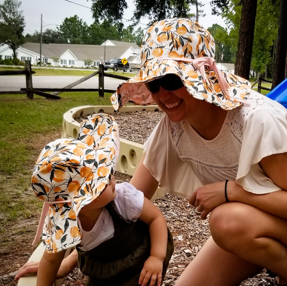 Handmade Peaches Sunhat - Picture 2 of 2